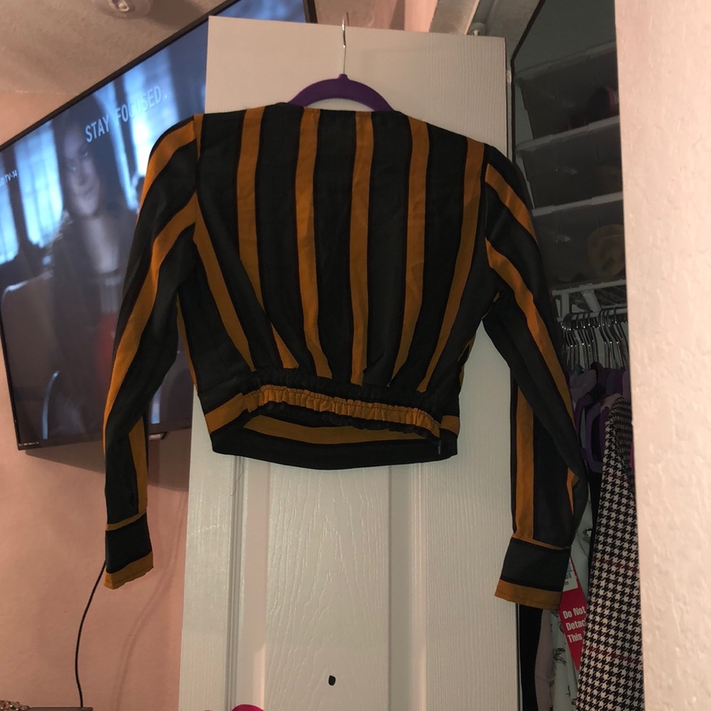 Cropped Blouse - Picture 2 of 2